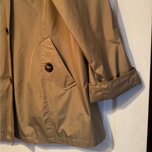 White Stag Sz 2X Tan Rain Trench Coat w pockets/built in back belt details, hood - Picture 6 of 10